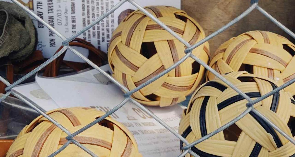 Lopte od trske za Sepak Takraw sport iza žice