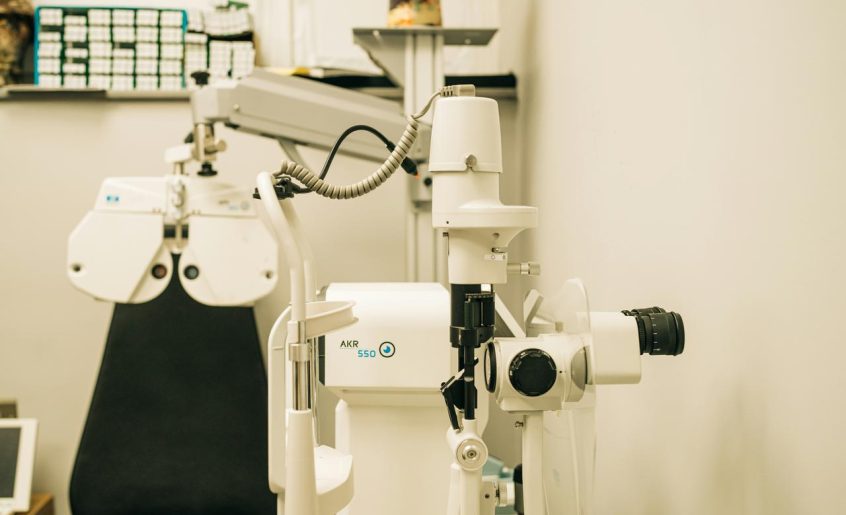 oftalmoloski-aparat-stolica-klinika