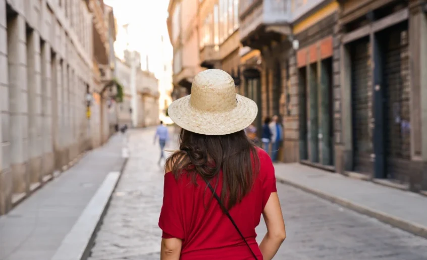 deovjka pešaka obilazi Tivat