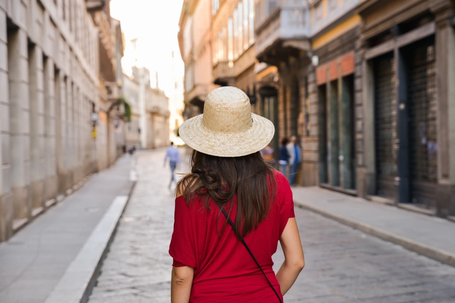 deovjka pešaka obilazi Tivat