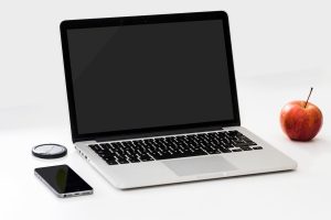 macbook-iphone-jabuka