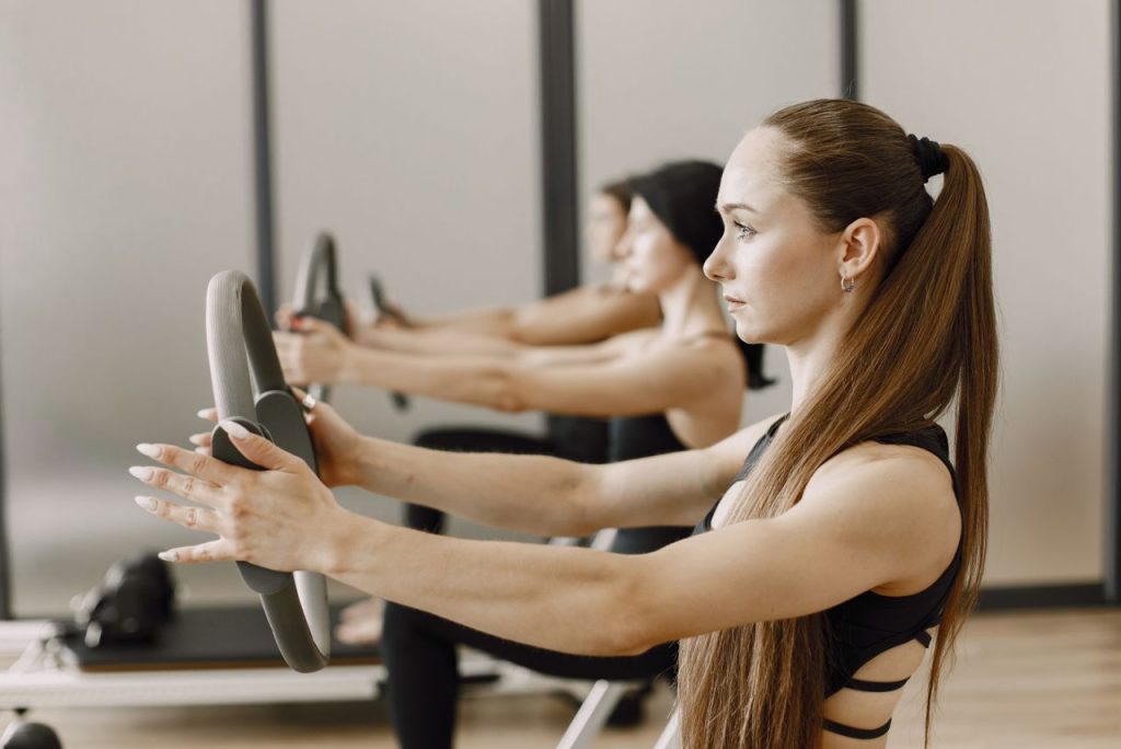 pilates-žene-tegovi